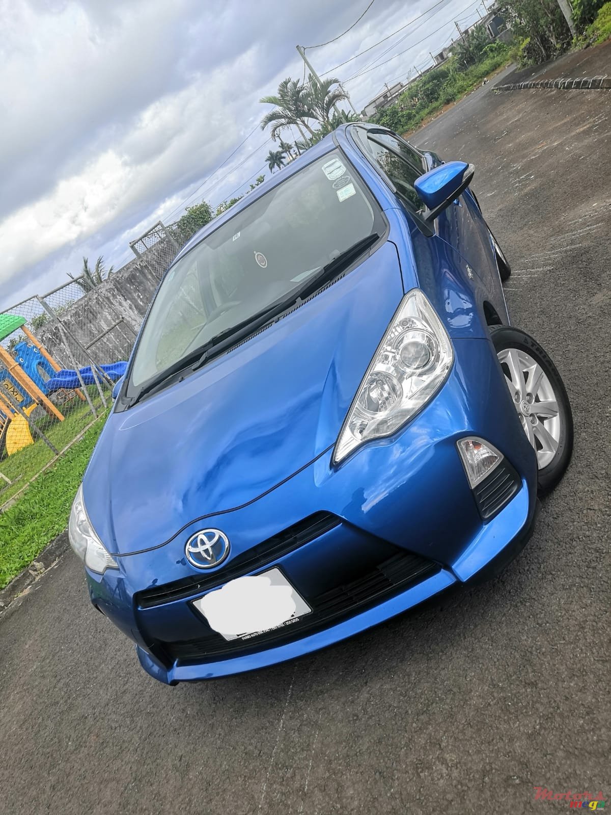 2014' Toyota Aqua Hybrid photo #1