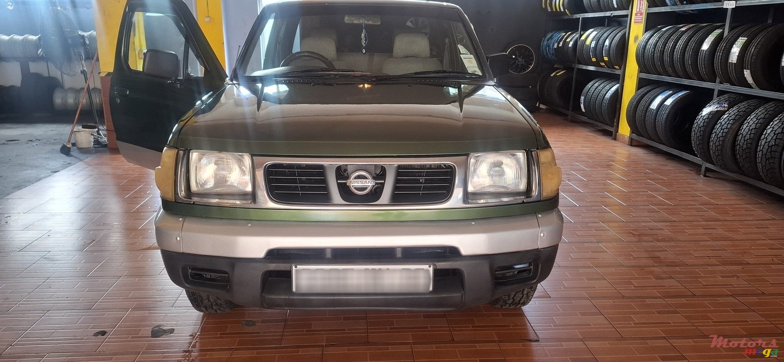 1999' Nissan photo #1