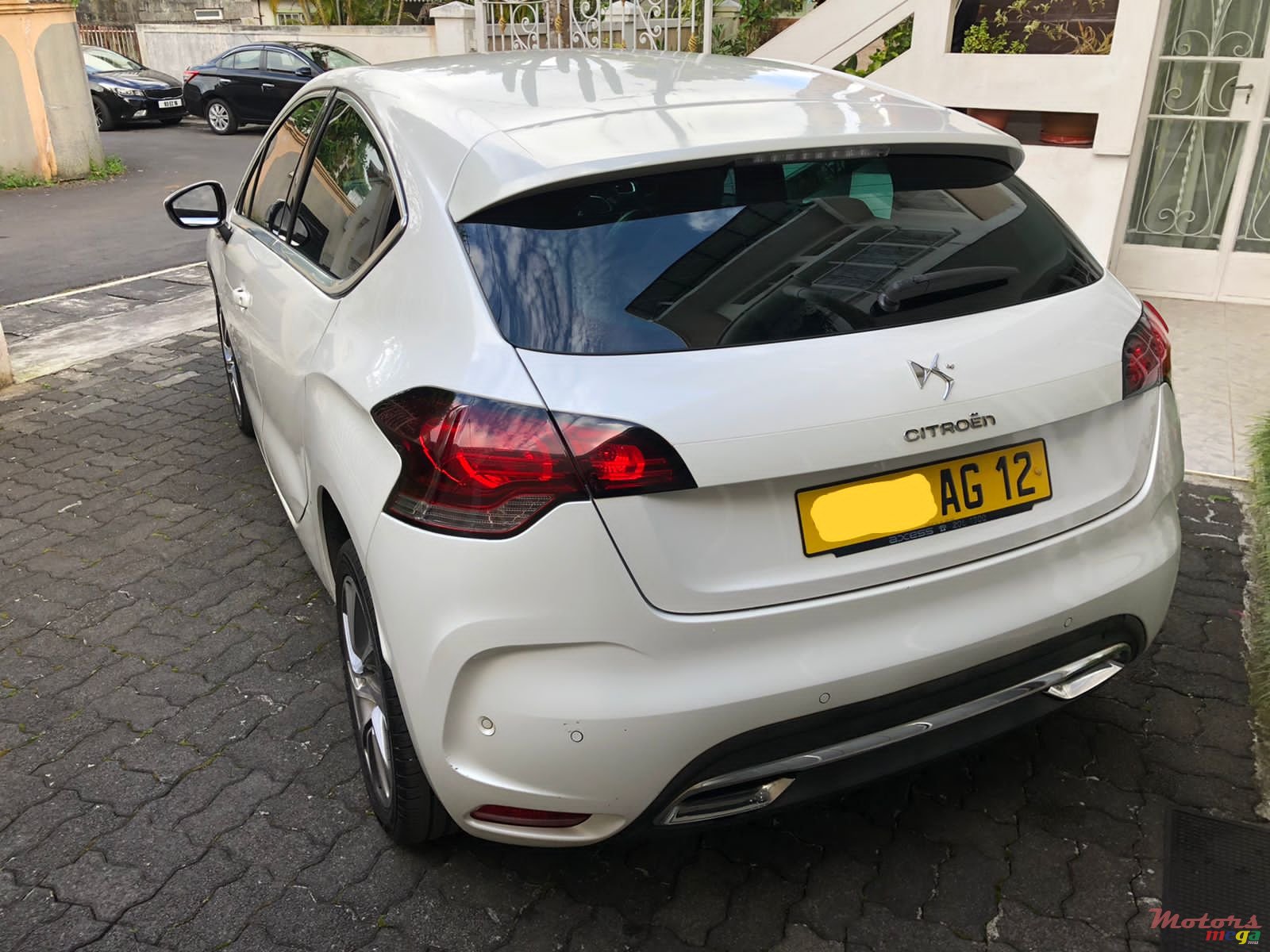 2012' Citroen DS4 photo #2