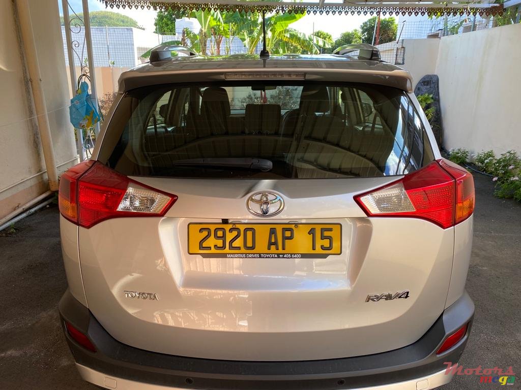 2015' Toyota RAV4 None photo #2