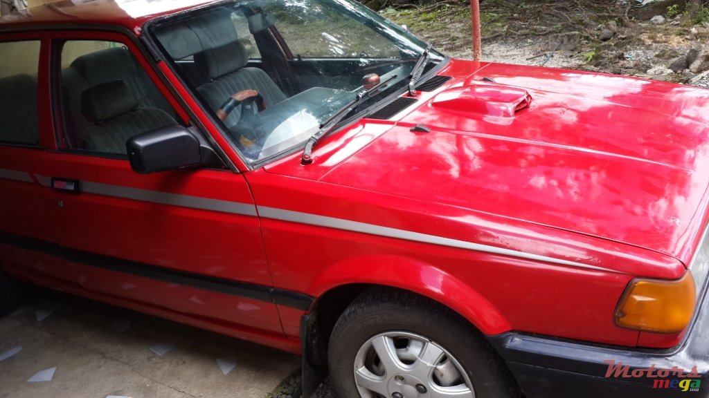 1990' Nissan Sunny photo #2