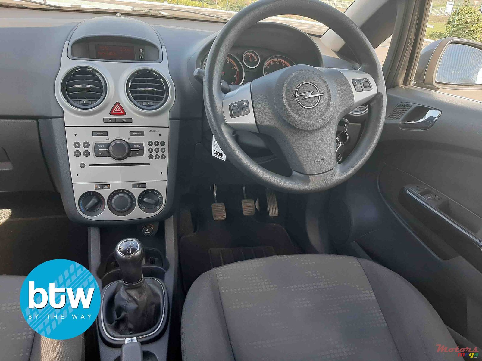 2013' Opel Corsa photo #6