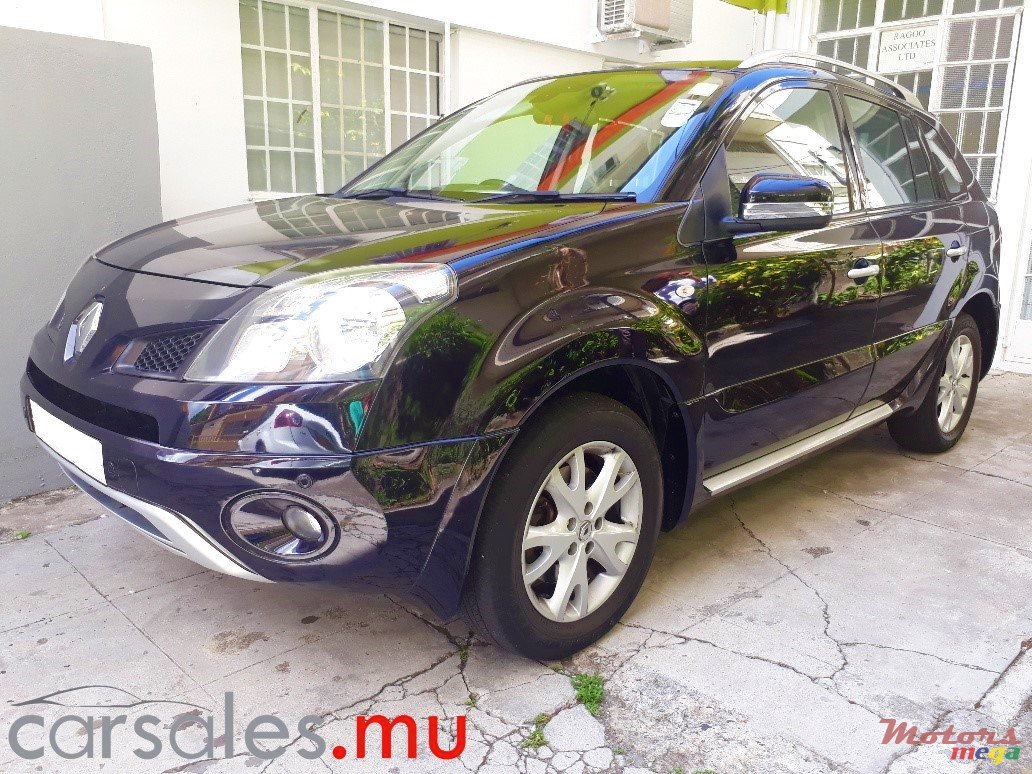 2009' Renault Koleos Executive SUV photo #2