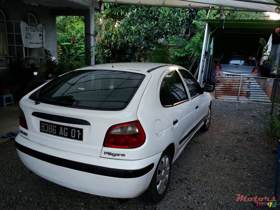 2001' Renault Megane photo #2