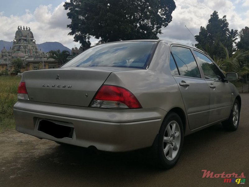 2002' Mitsubishi Lancer Cedia photo #3