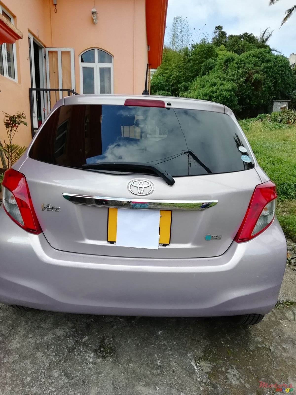 2011' Toyota Vitz photo #4