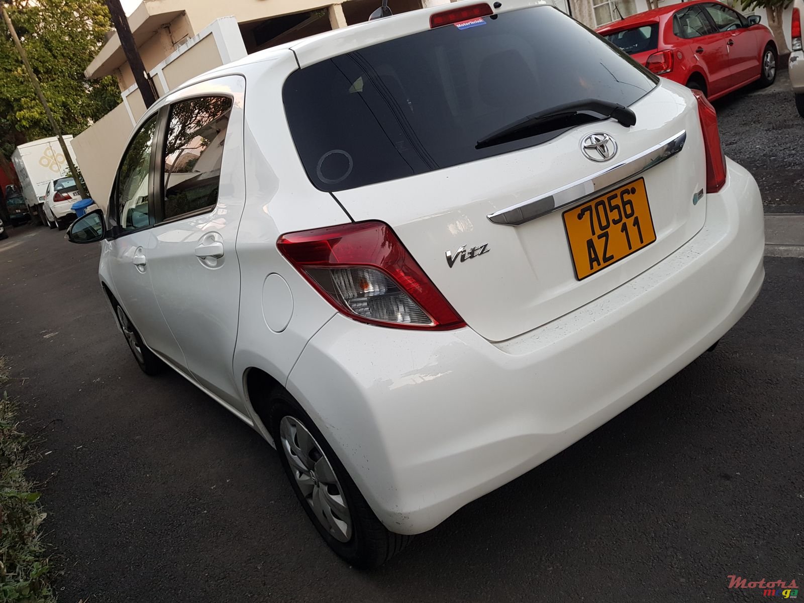 2011' Toyota Vitz 1330 photo #4