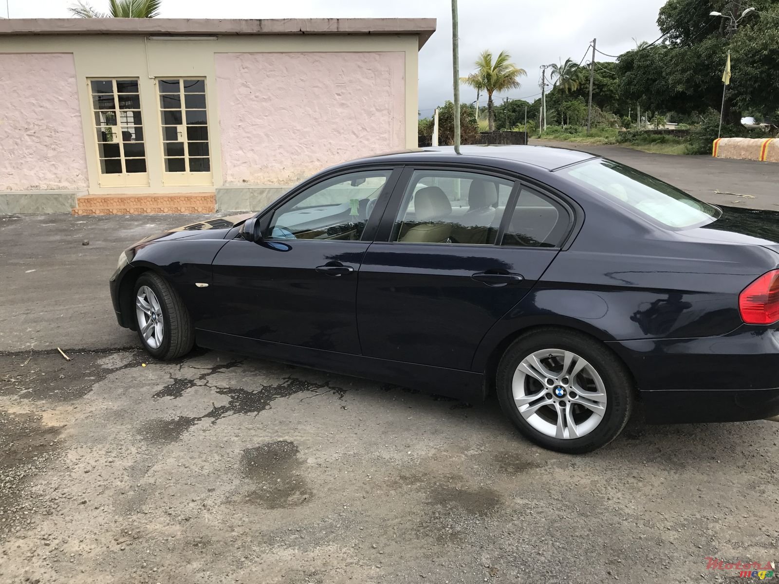 2008' BMW 316 photo #2