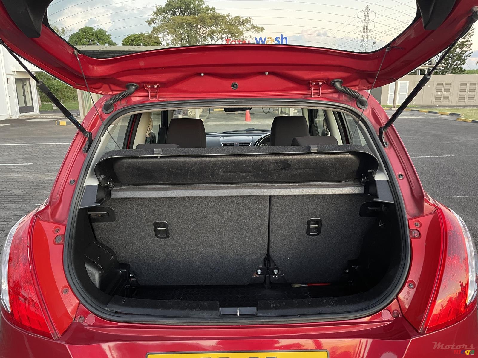 2014' Suzuki Swift photo #7