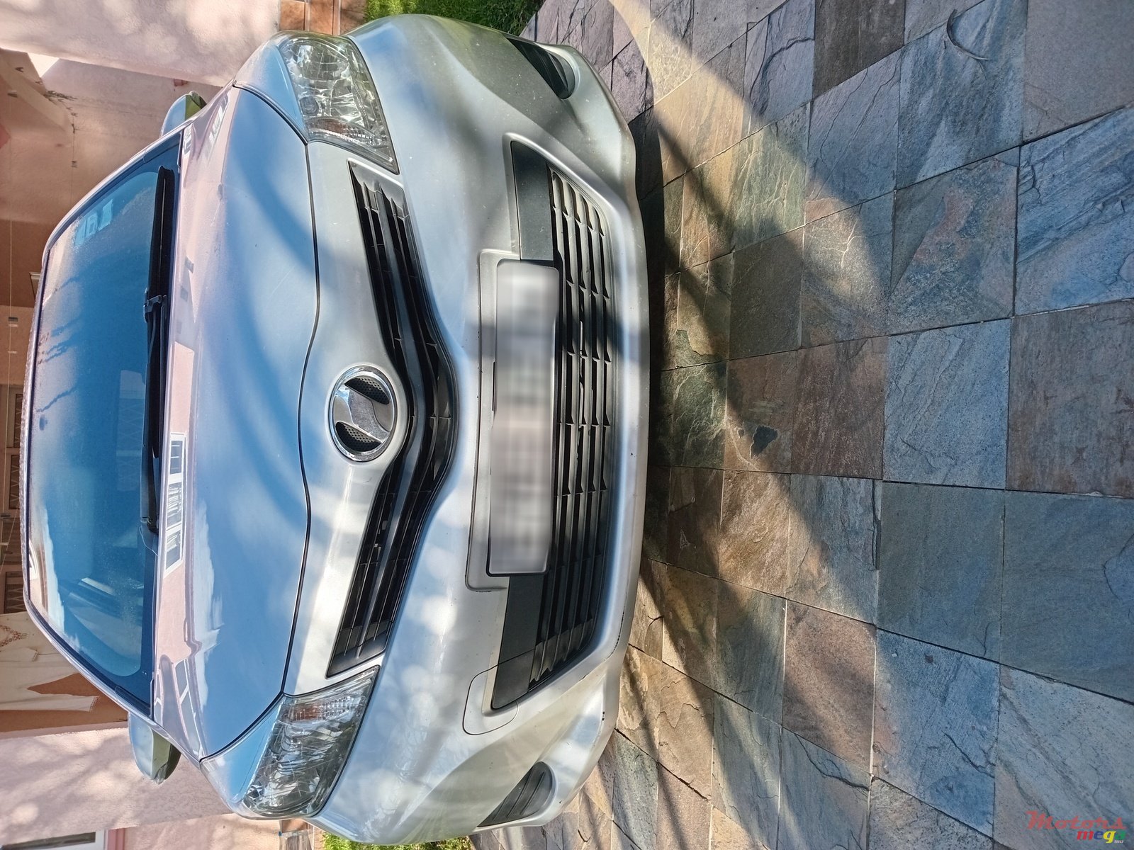 2014' Toyota Vitz photo #3