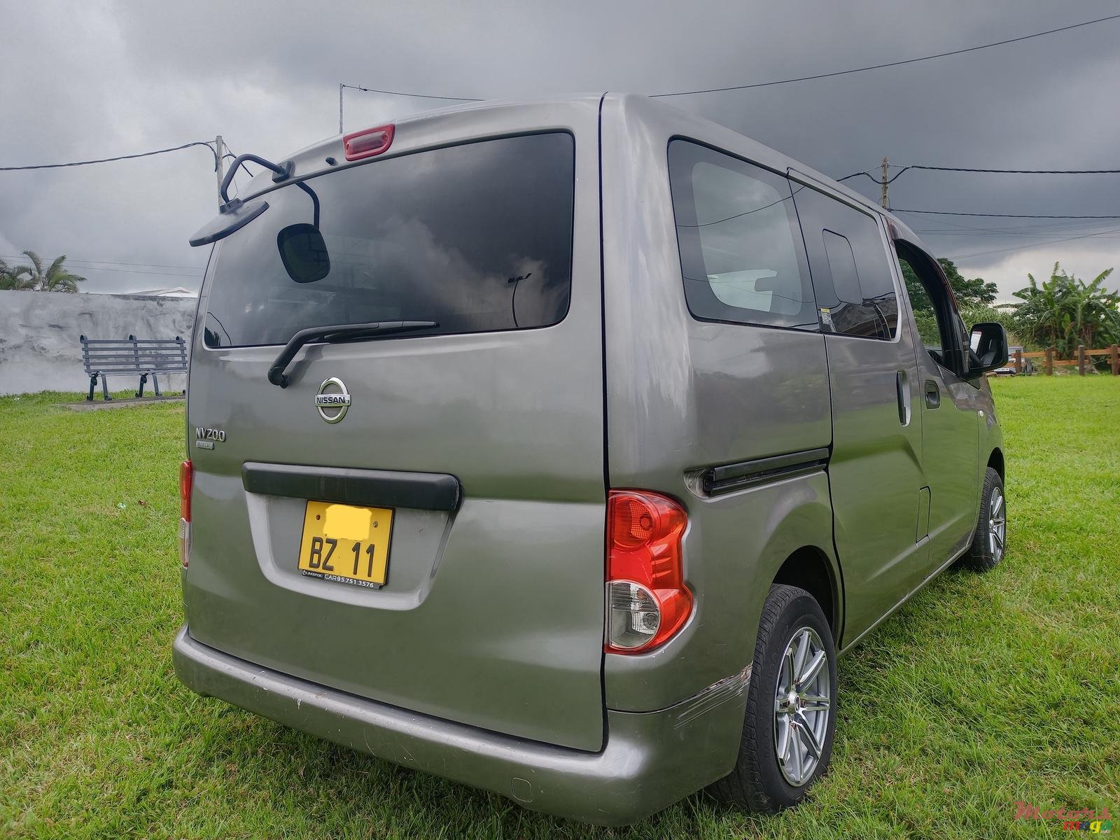 2011' Nissan NV photo #4