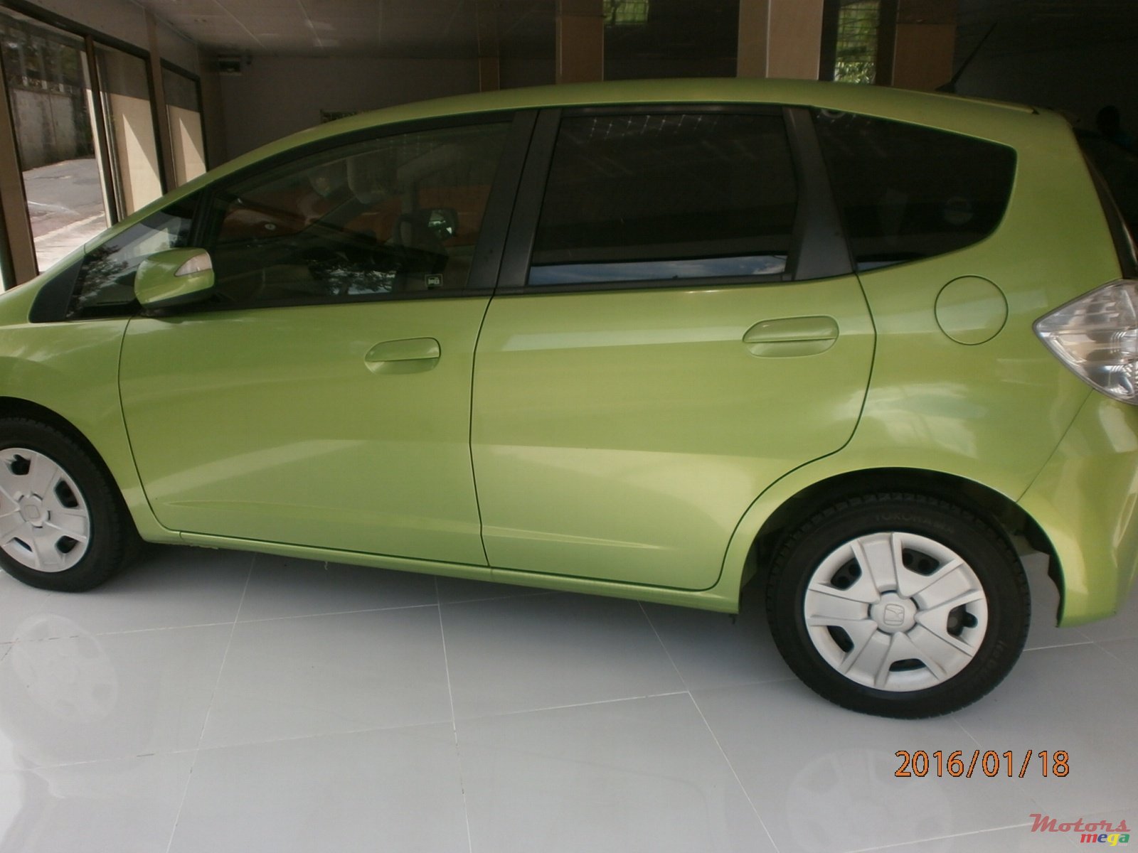 2013' Honda Fit hybrid photo #3