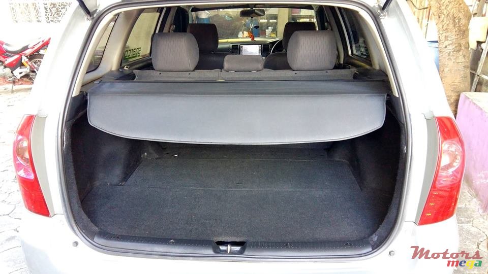 2004' Toyota photo #5