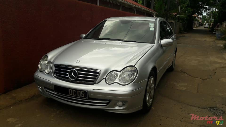 2005' Mercedes-Benz 200 photo #2