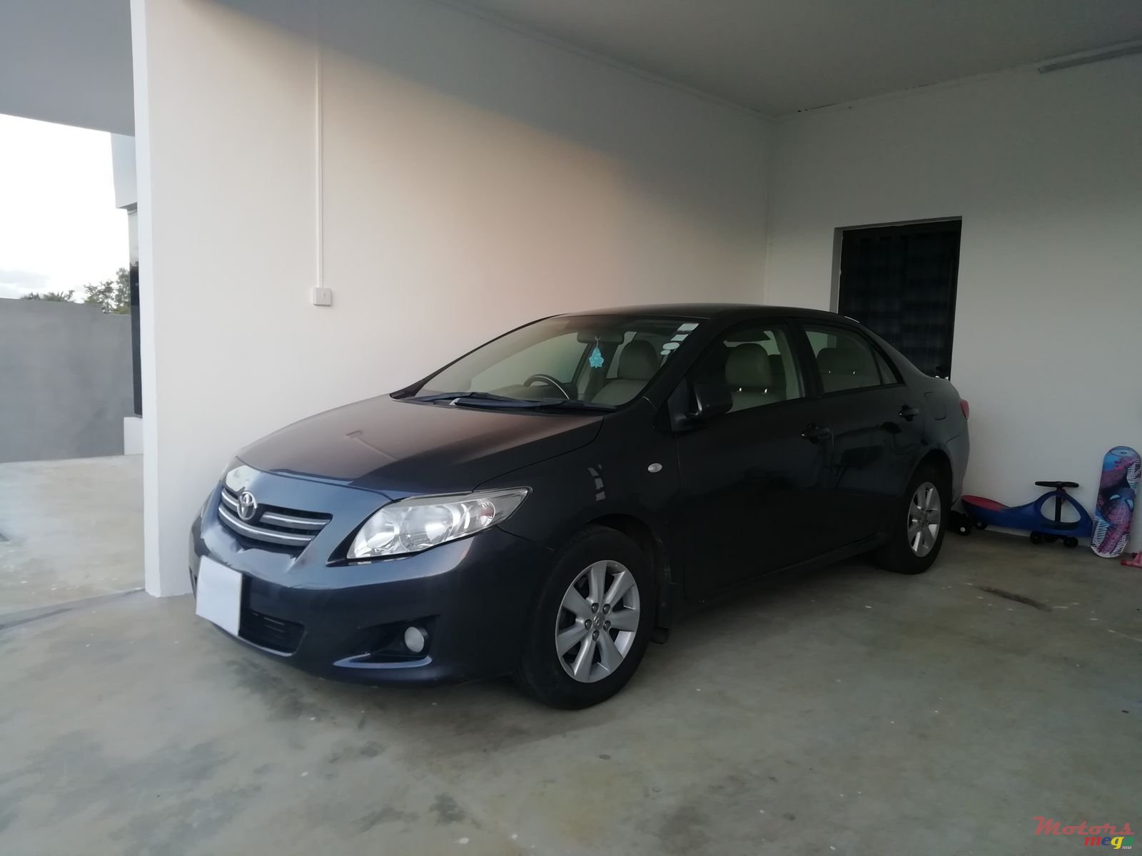 2010' Toyota Corolla Executive Version GLX photo #1