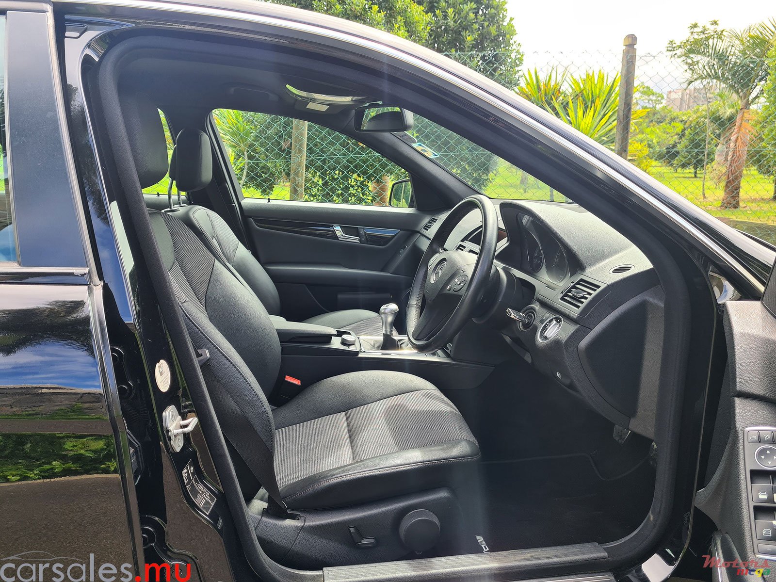 2011' Mercedes-Benz C 180 AMG photo #6