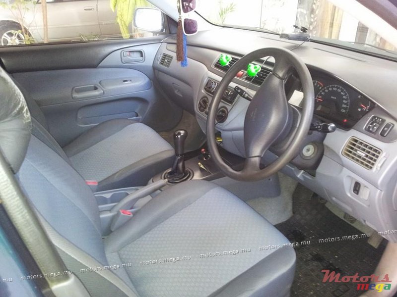 2002' Mitsubishi photo #6
