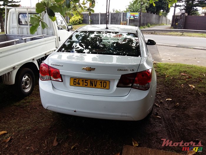 2010' Chevrolet Cruze photo #2