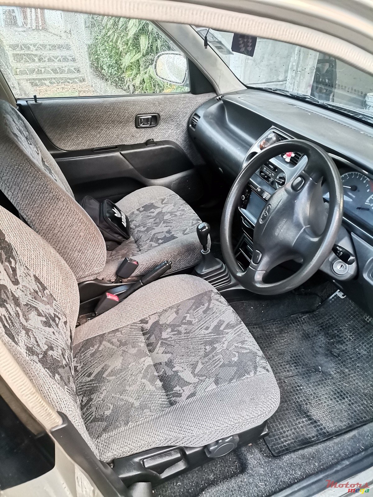 1999' Toyota Duet photo #5