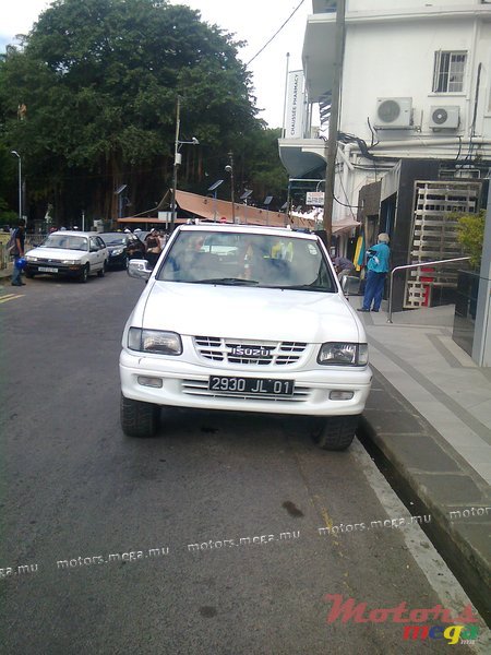 2001' Isuzu photo #1