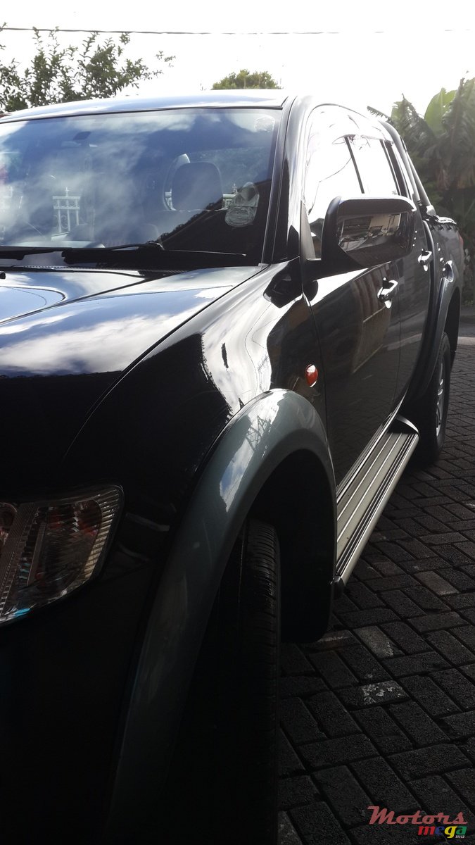 2009' Mitsubishi sportero 4*4 photo #2