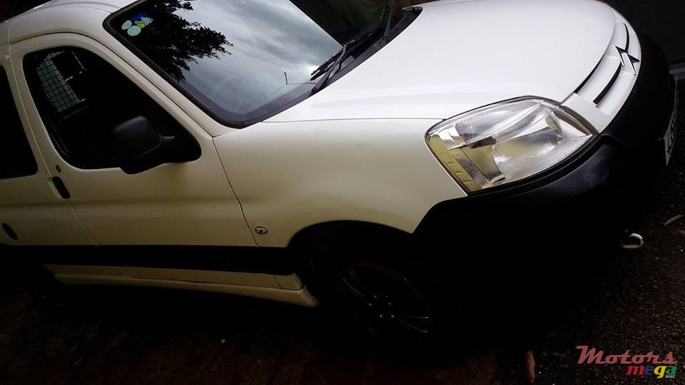 2011' Citroen Berlingo photo #3