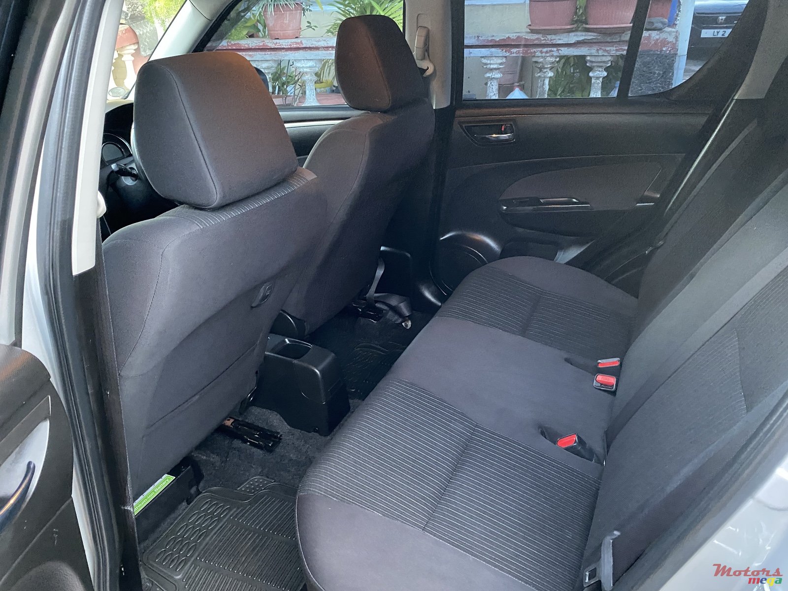 2013' Suzuki Swift photo #7