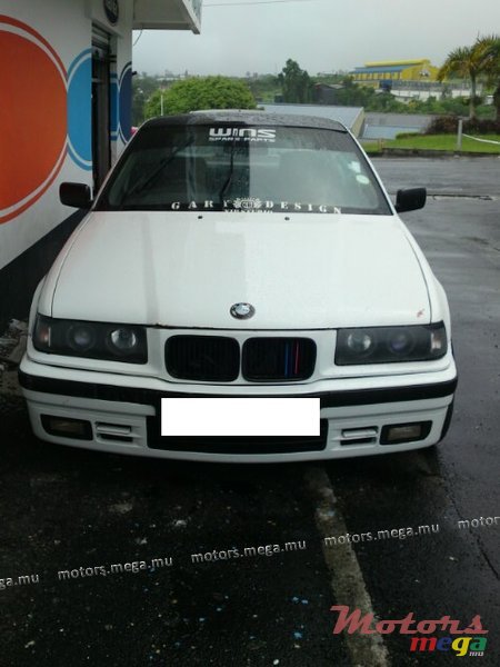 1994' BMW 3 Series Sedan 318i photo #1