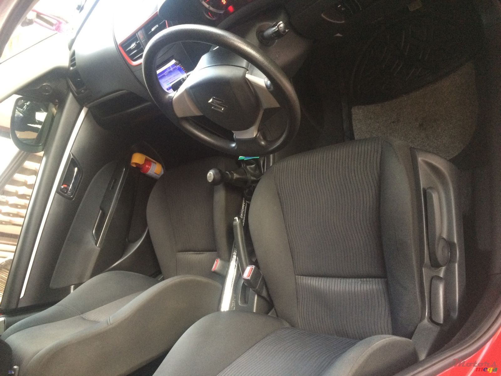 2011' Suzuki Swift photo #1