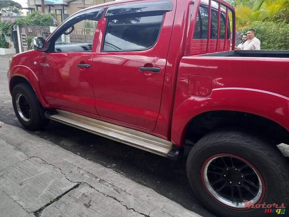 2006' Toyota Hilux photo #1