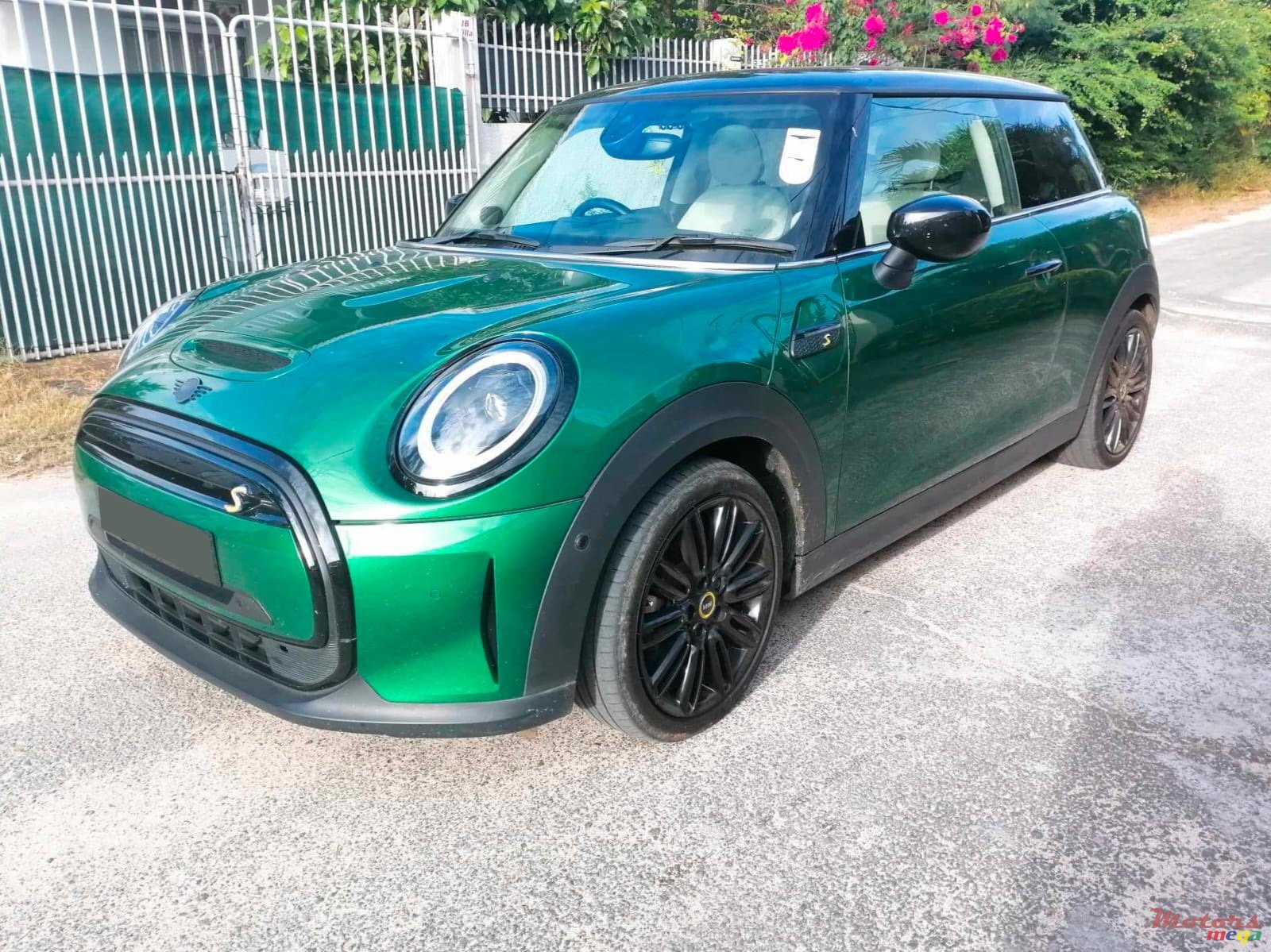 2022' MINI Cooper S photo #2