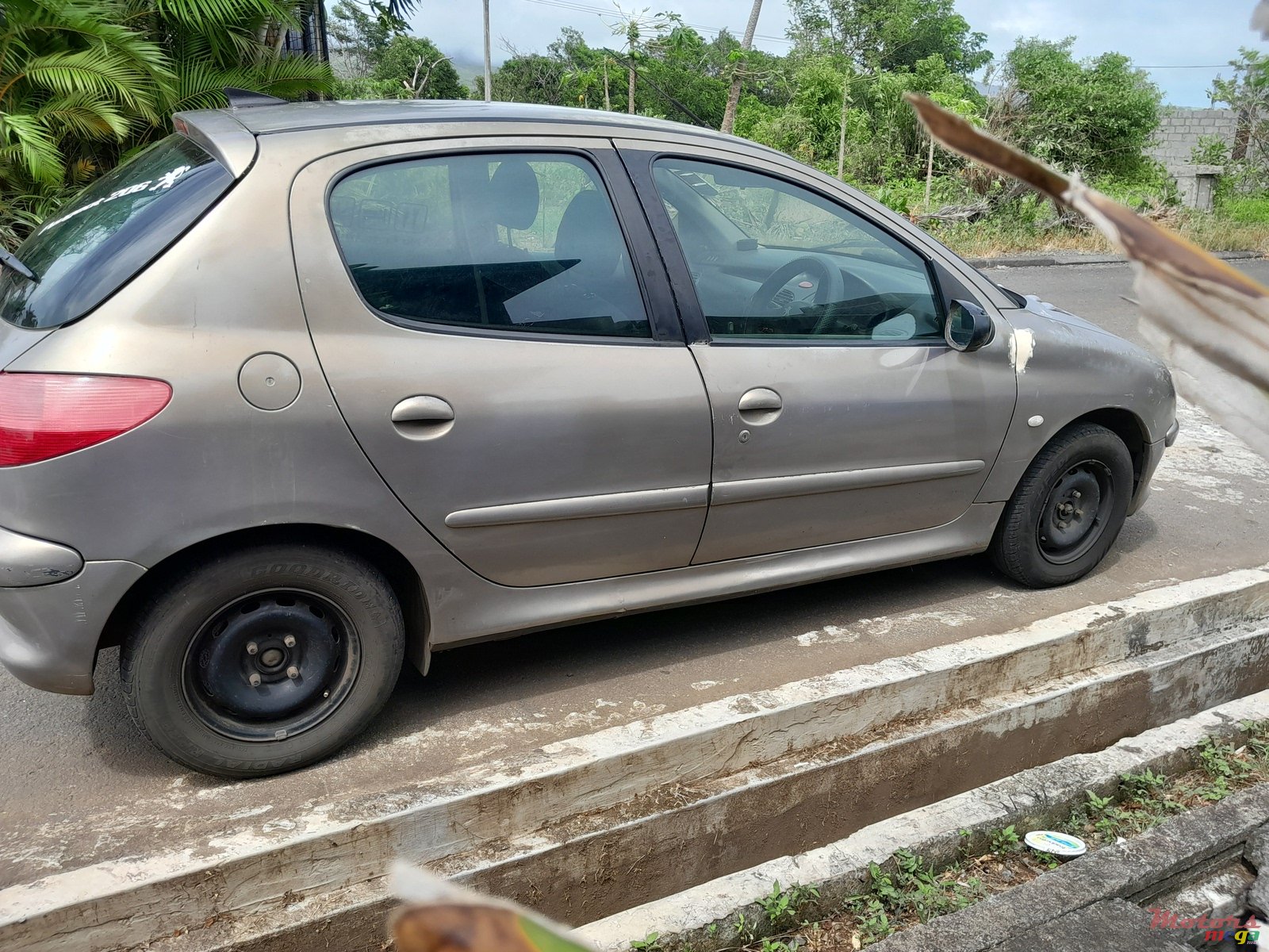 2001' Peugeot 206 photo #2