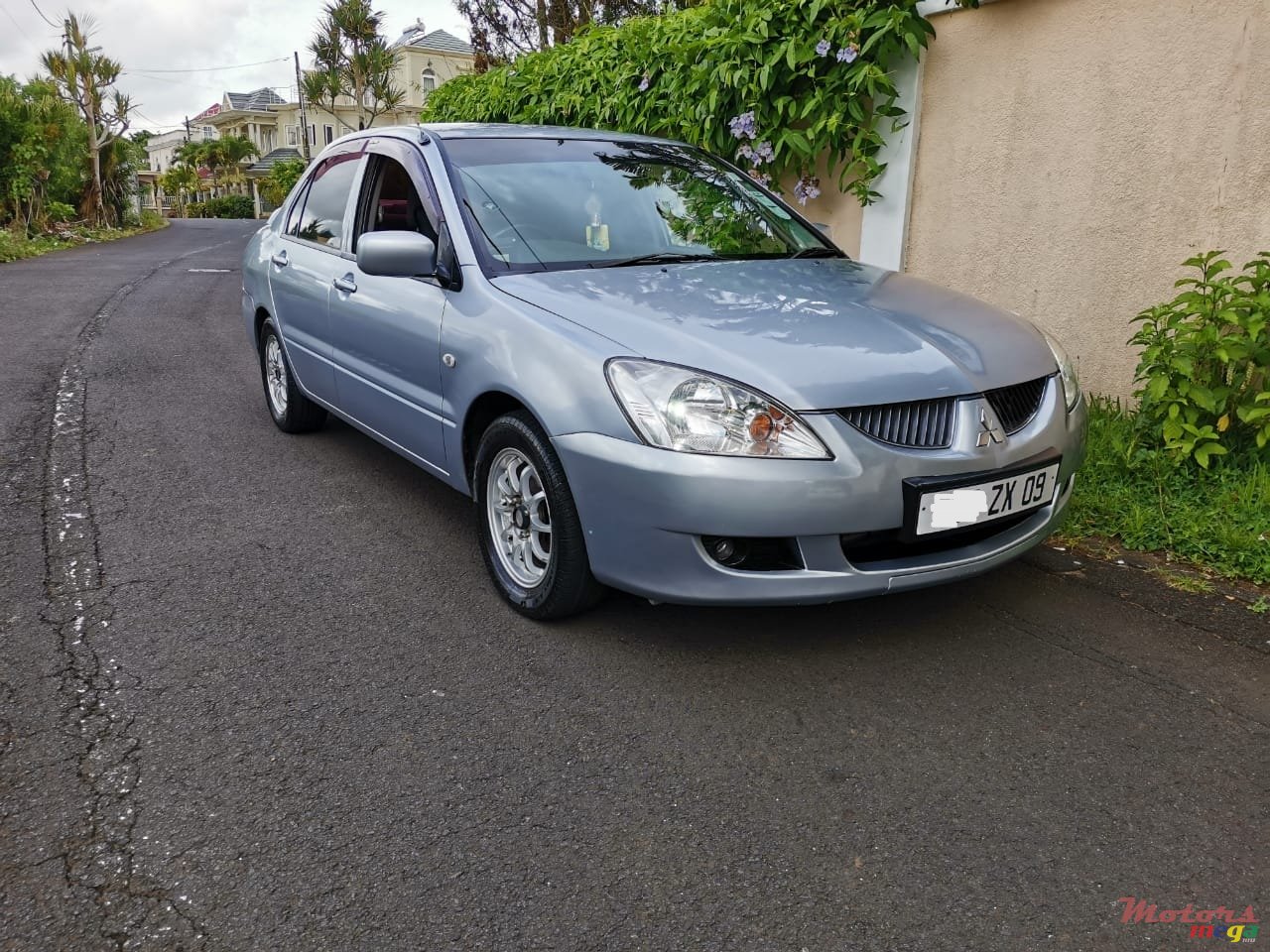 2009' Mitsubishi Lancer GLX photo #1