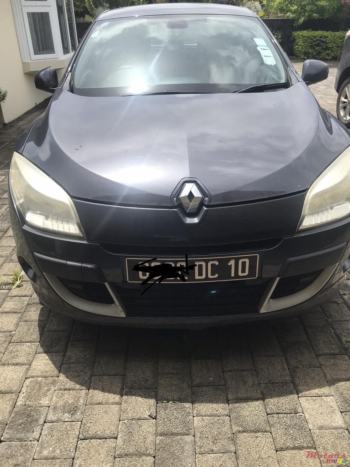 2010' Renault Megane TCe photo #1