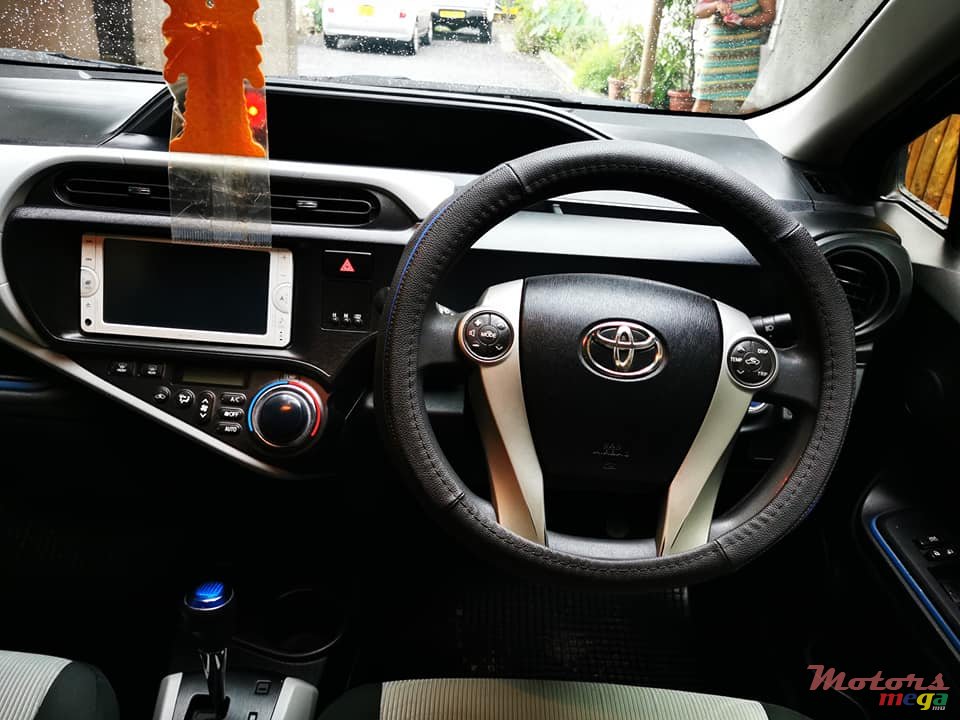 2013' Toyota Aqua photo #7