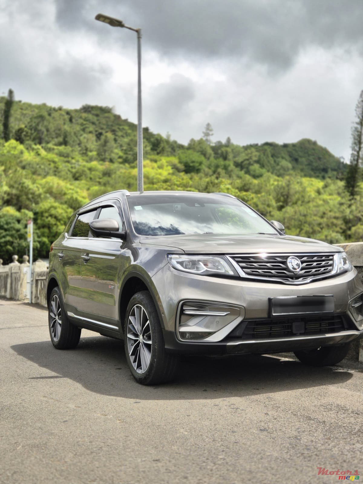 2022' Proton x70 photo #2