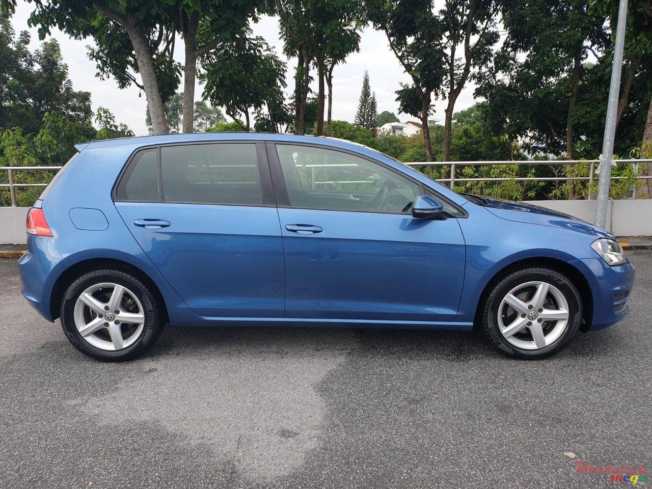 2015' Volkswagen Golf photo #3