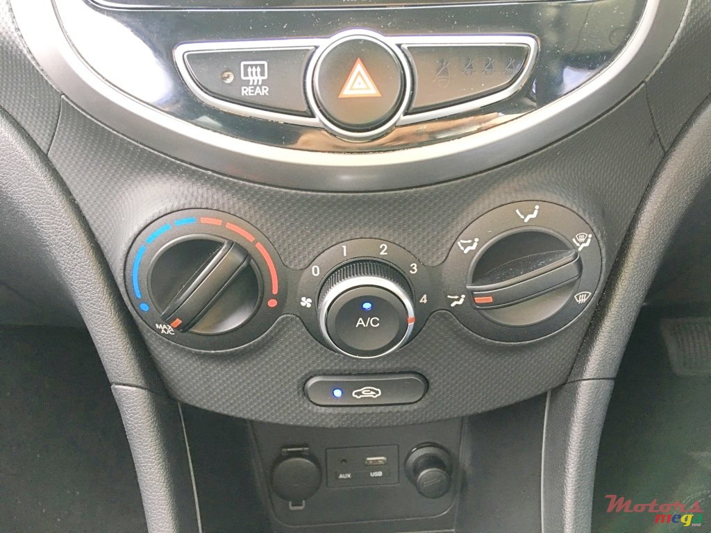 2015' Hyundai Accent photo #6