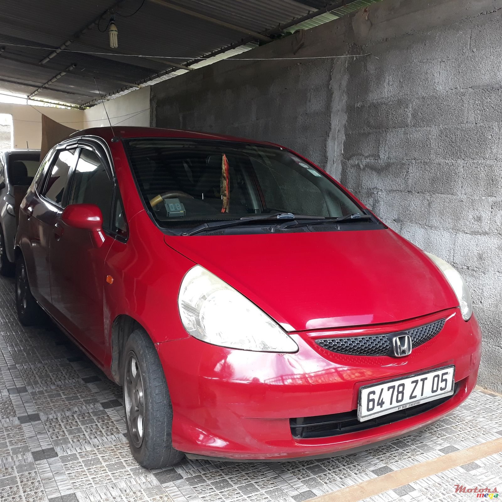 2005' Honda Fit photo #1