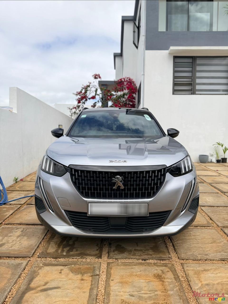 2023' Peugeot 2008 photo #1
