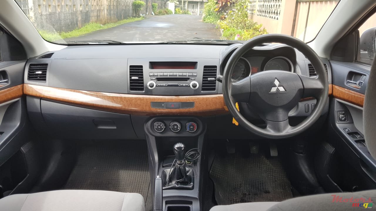 2009' Mitsubishi Lancer Evolution photo #4