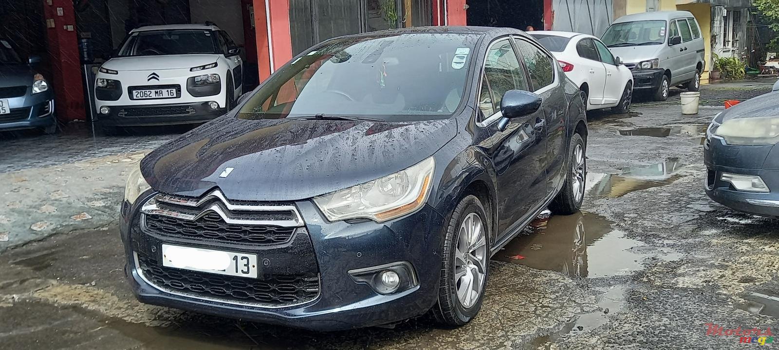 2013' Citroen DS4 photo #2