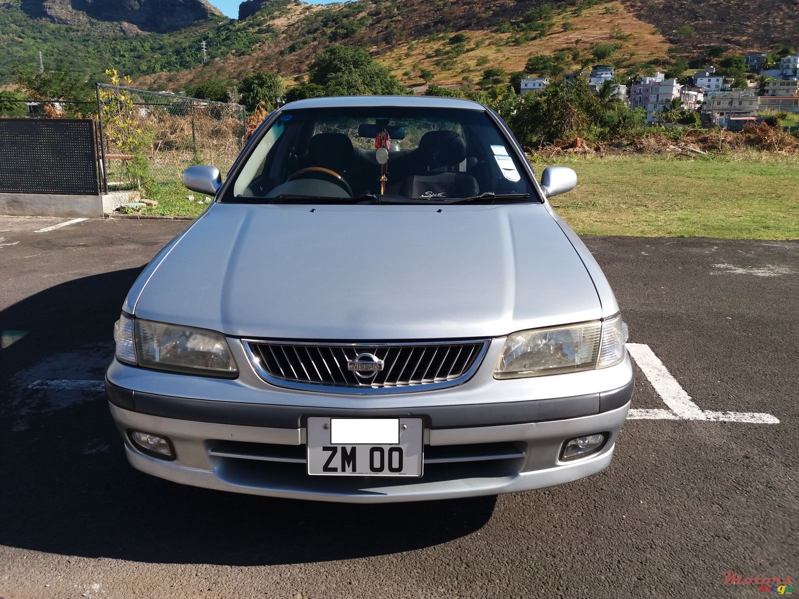 2000' Nissan photo #1