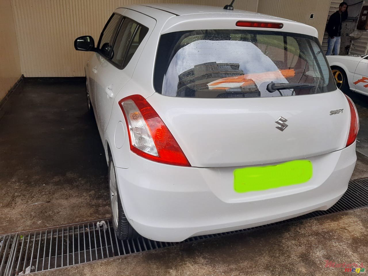 2015' Suzuki Swift photo #5