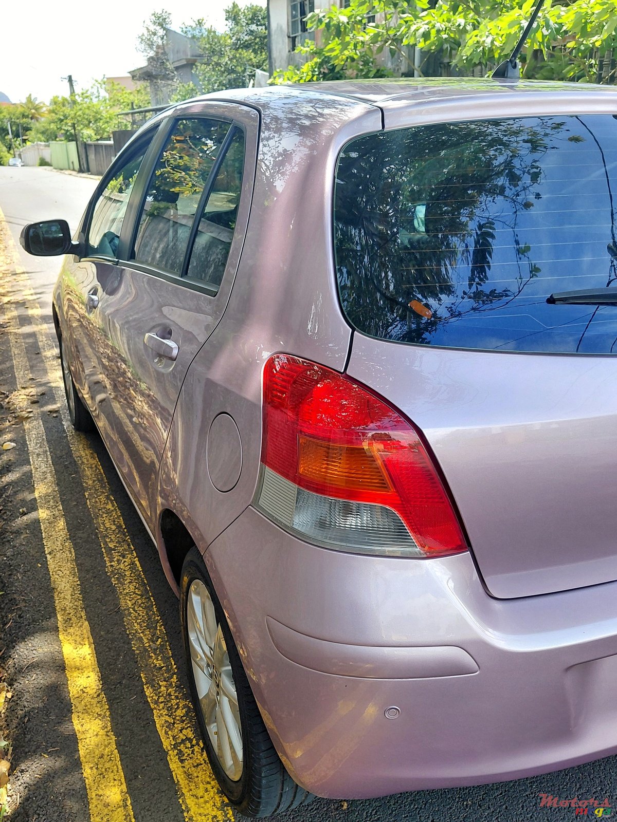 2010' Toyota Vitz photo #3