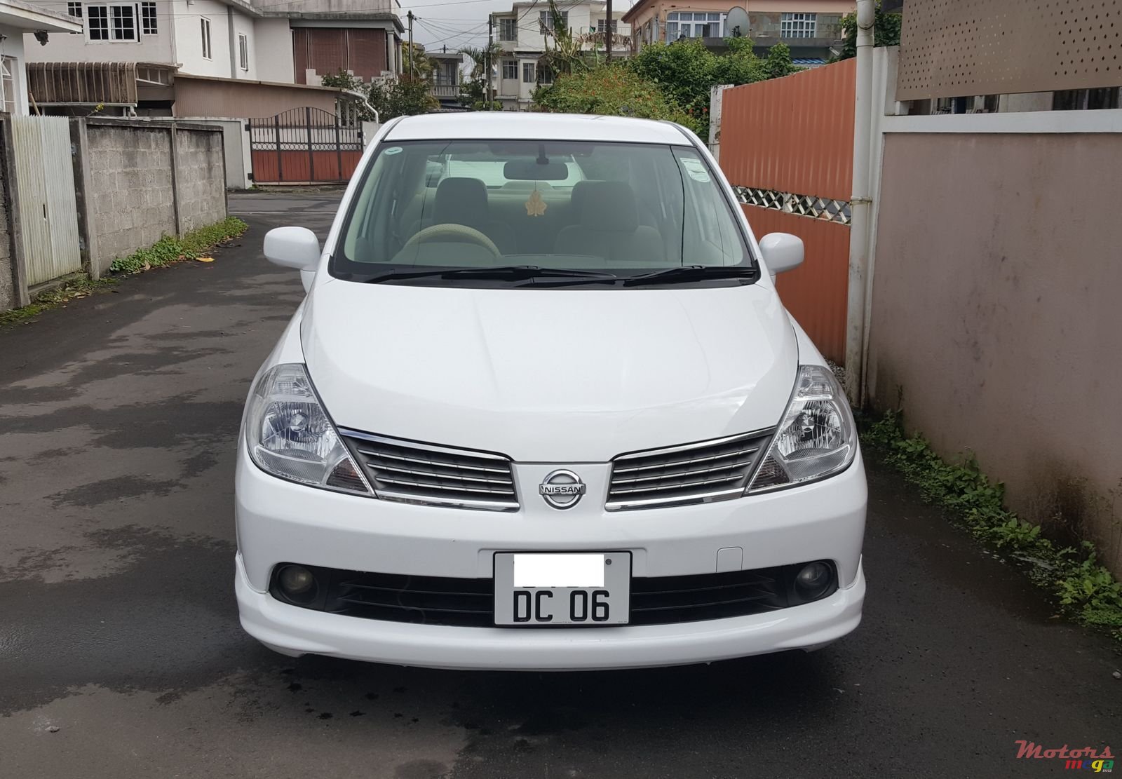 2007' Nissan Tiida photo #2