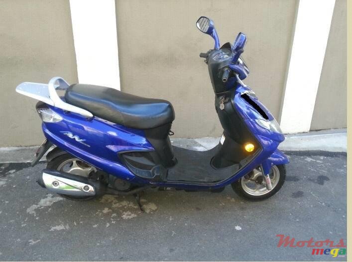 2012' Suzuki photo #4