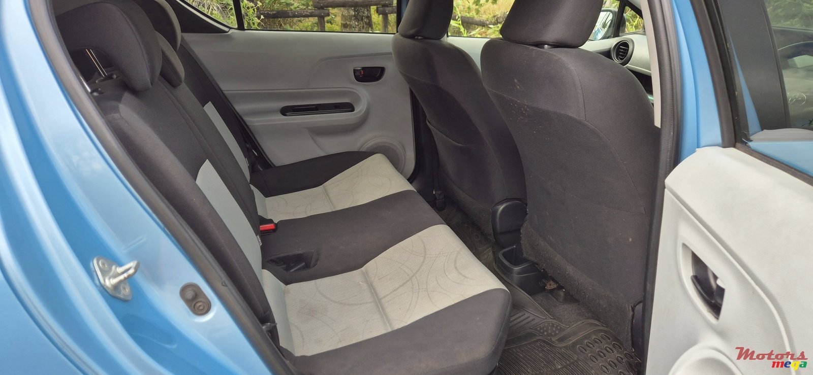 2012' Toyota Aqua photo #4