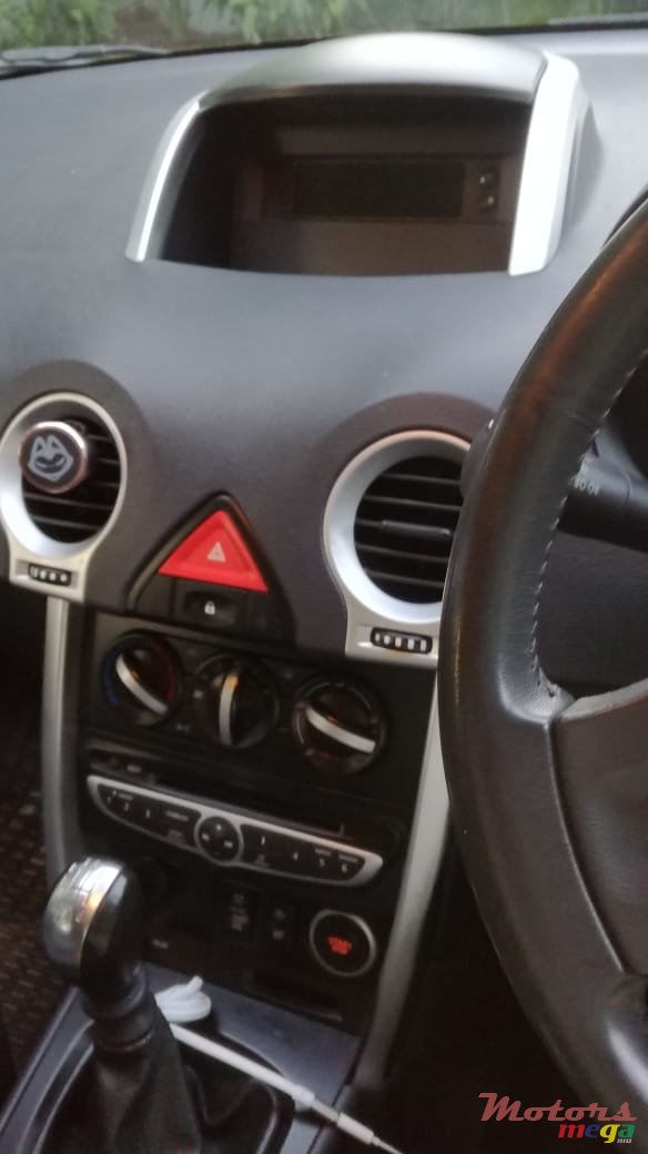2009' Renault Koleos 2.5l essence photo #3