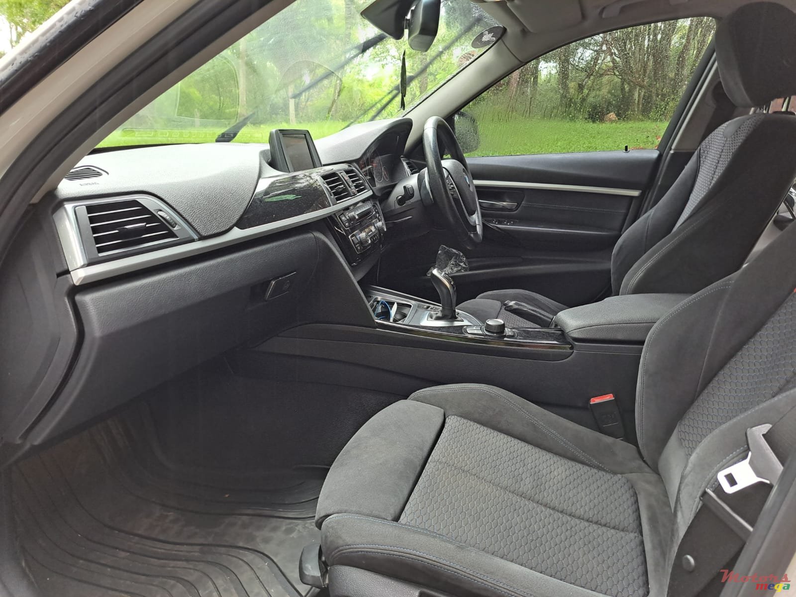 2016' BMW 3 Series photo #4